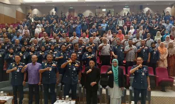 Kes tatatertib anggota bomba semakin menurun, hanya 3 dibuang kerja setakat Jun lalu - Nor Hisham