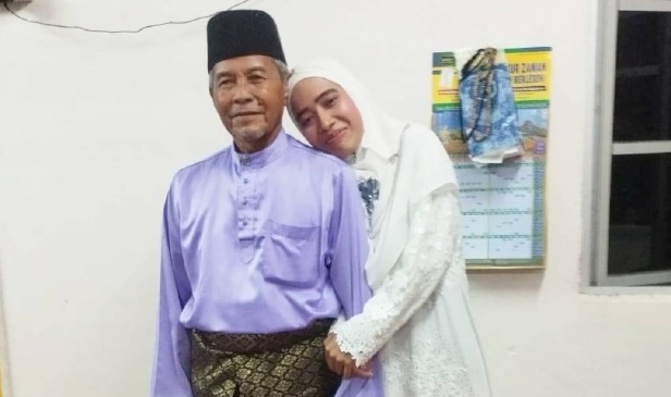 Beza usia 54 tahun bukan penghalang jadi suami isteri