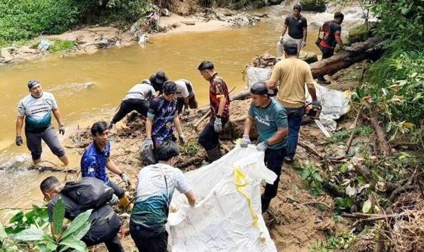 Lapan tan sampah cemari dua sungai di Cameron Highlands
