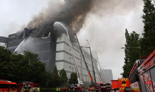 Kebakaran gudang Coupang di Korea Selatan, penduduk diarah pindah