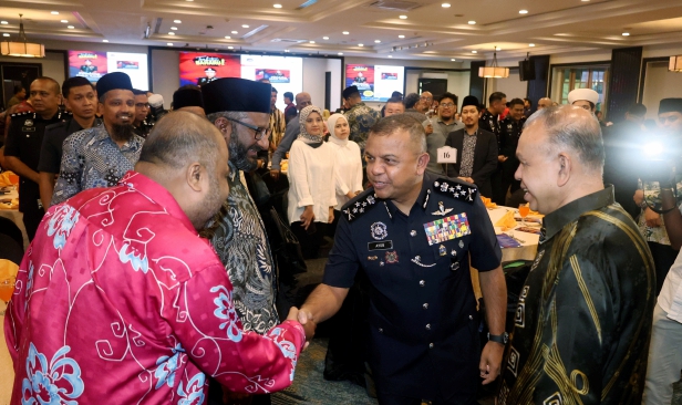 Timbalan Ketua Polis Negara, Ayob Khan umum bersara mulai Ahad ini