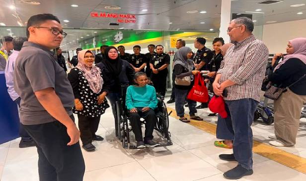22 tahun di Flores, wanita Malaysia akhirnya pulang ke pangkuan keluarga