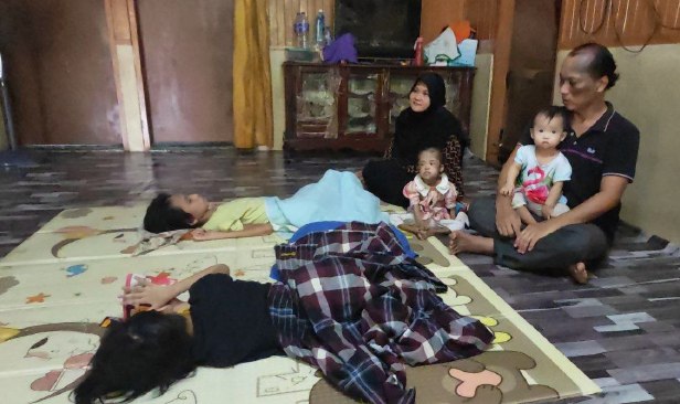Ujian bertimpa, suami isteri reda hilang seorang cahaya mata, kini cekal jaga 3 anak terlantar