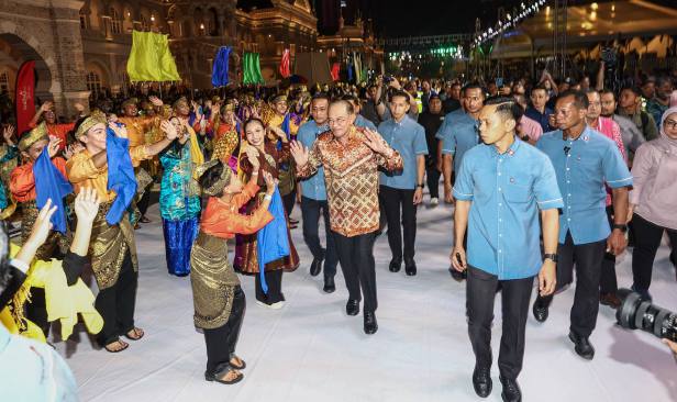 Anwar hadir acara kemuncak Citrawarna 2026 di Dataran Merdeka
