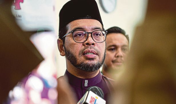 Beri ruang pihak berkuasa siasat isu azan - menteri