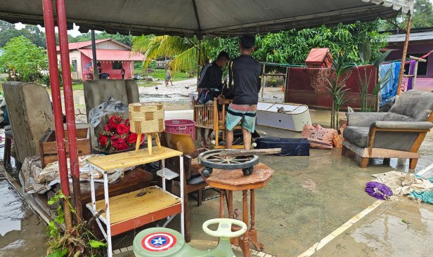 Sejam rumah ditenggelami banjir, penduduk tanggung kerugian