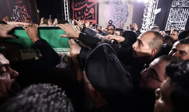 Jenazah pemimpin tertinggi Iran yang terbunuh tiba di Karbala, Iraq