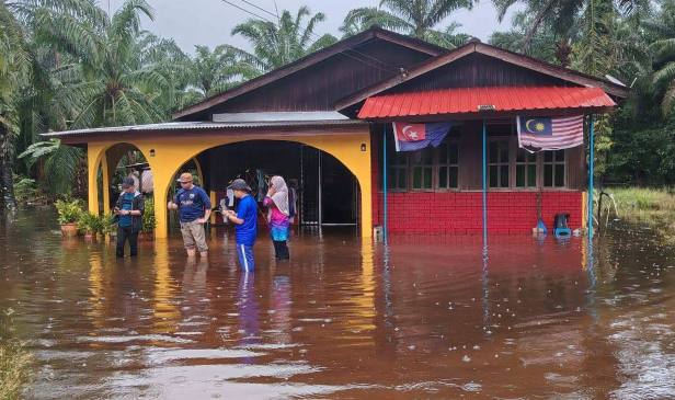 Banjir di Muar: PPS pertama dibuka tempatkan 28 mangsa