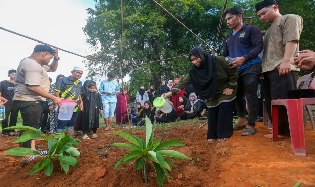 Kepala air: Jenazah Atikah, sepupu selamat dikebumi dalam satu liang