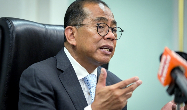 Isu tuntutan bertindih: Malaysia pasang radar di Pulau Layang-Layang, perkukuh keupayaan pengawasan - Khaled Nordin