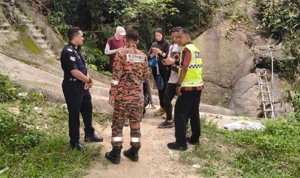 Bomba selamat 5 pendaki sesat di Bukit Saga