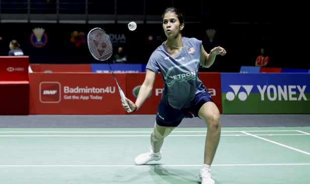 Letshanaa, Xin Yee-Carmen pulang awal