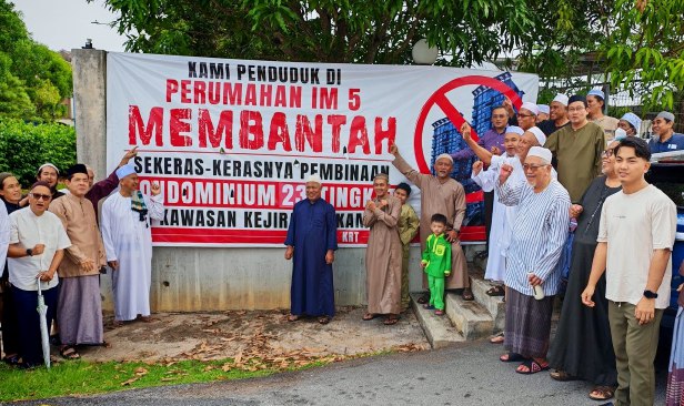 'Kenapa bina kondominium 25 tingkat di Indera Mahkota 5 sedangkan pelan asal lot komersial tak lebih tiga tingkat' - Penduduk