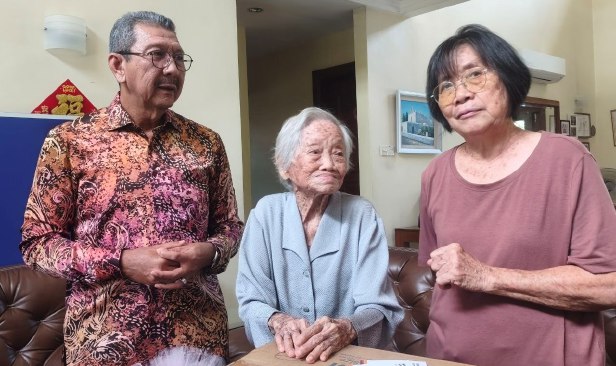 Wanita 102 tahun pesara kerajaan tertua di Negeri Sembilan