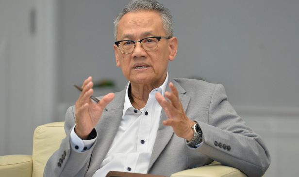 Menulis tanpa formula, dunia kreatif Anwar Ridhwan