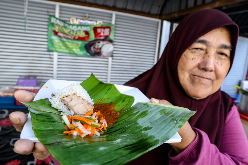 Nasi dagang Mak Yah kekal RM2 sejak sedekad, terima permintaan luar negara
