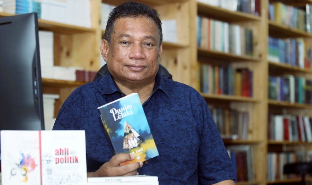 'Dunia saya dibina oleh buku'