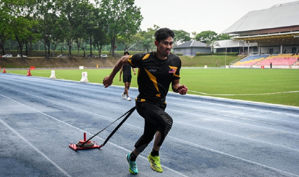 Latif membara ke Glasgow