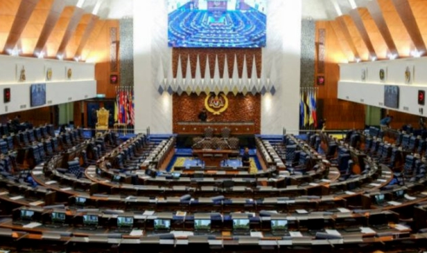 Usah biar diri kekal berkuasa hingga berakar jadi institusi